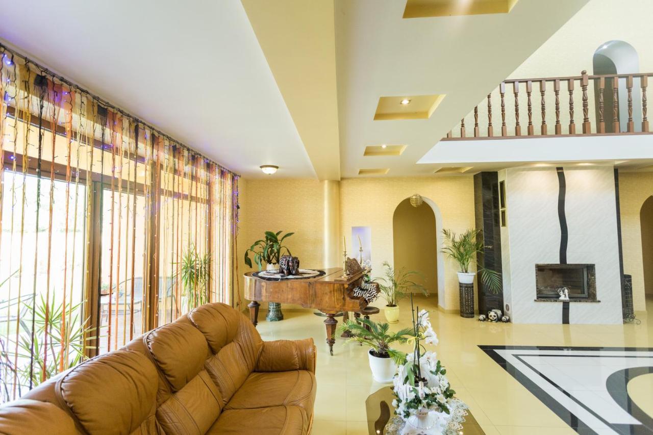 Sunrise Boutique Hotel Berehove  Dış mekan fotoğraf