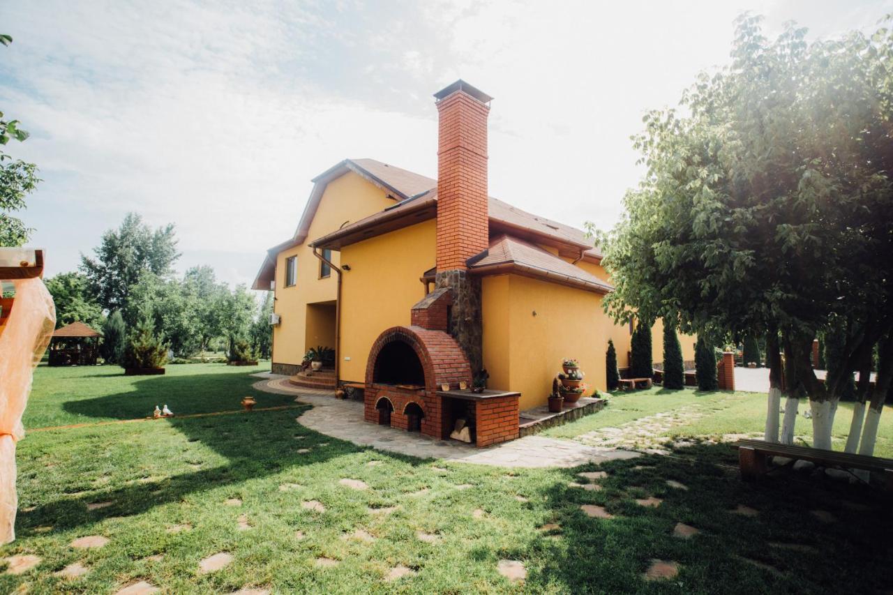 Sunrise Boutique Hotel Berehove  Dış mekan fotoğraf